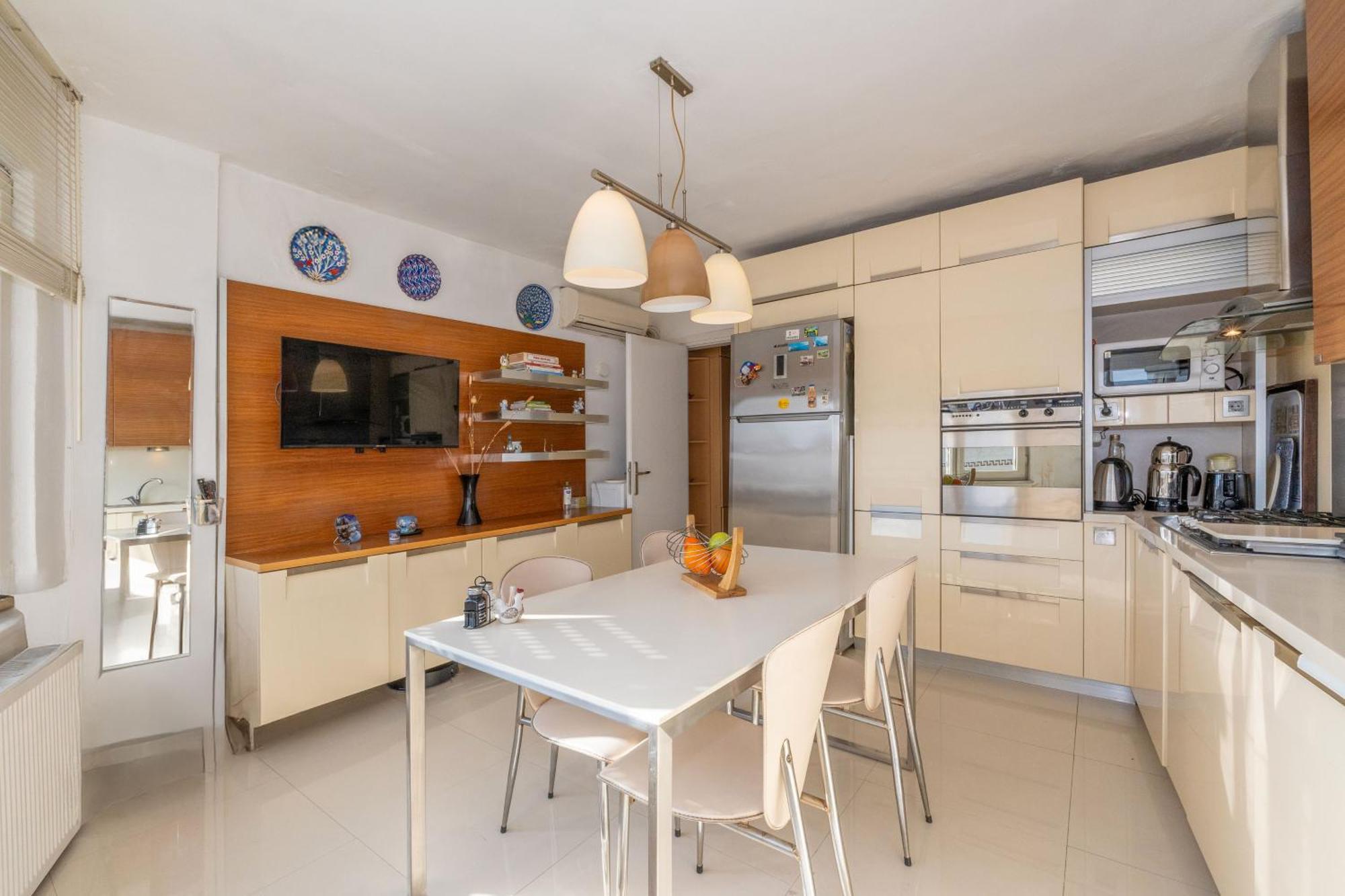 Apartament Bosphorus View-airport Shutle-high Speed Wifi-private Parking *