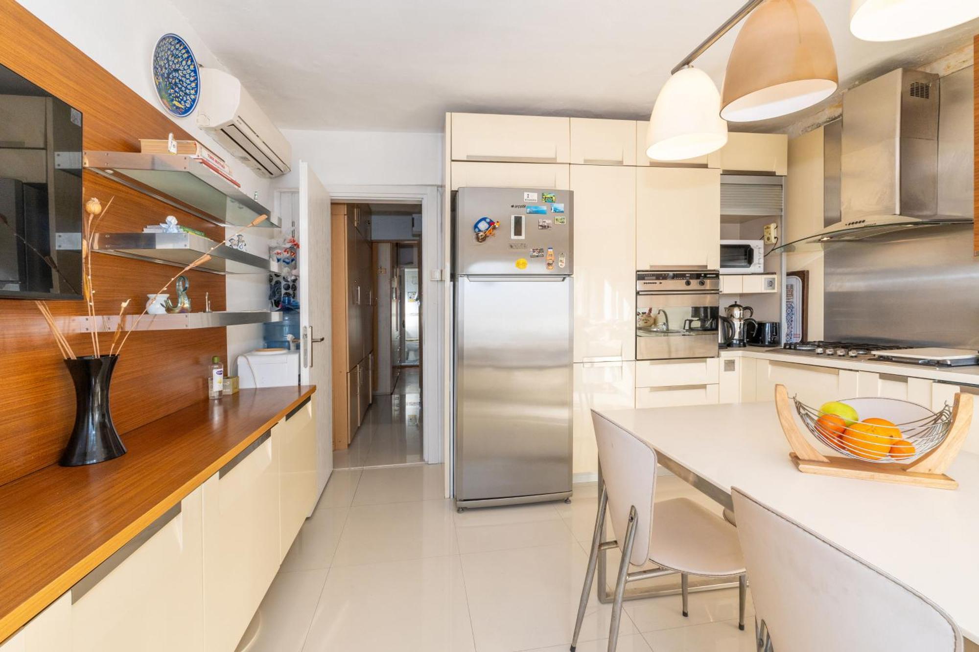 Bosphorus View-airport Shutle-high Speed Wifi-private Parking Apartament